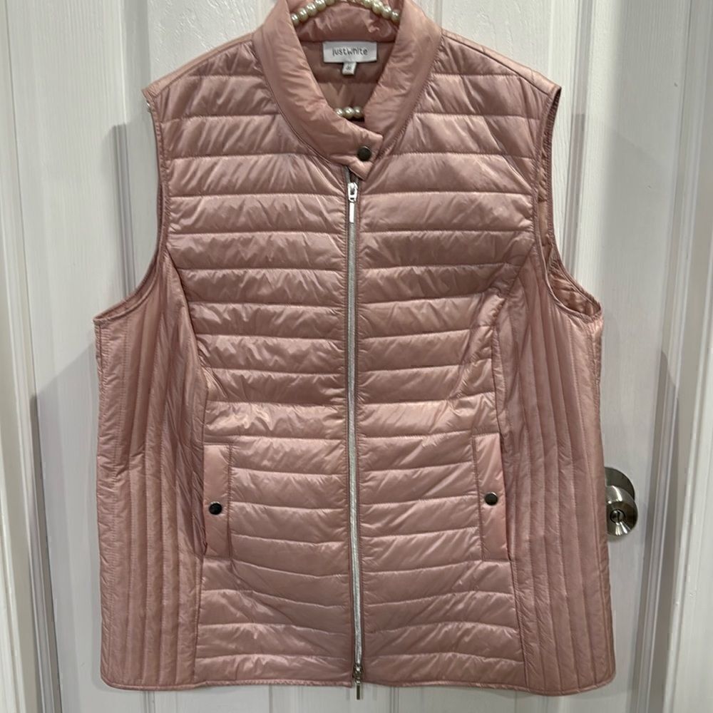 JUST WHITE VEST